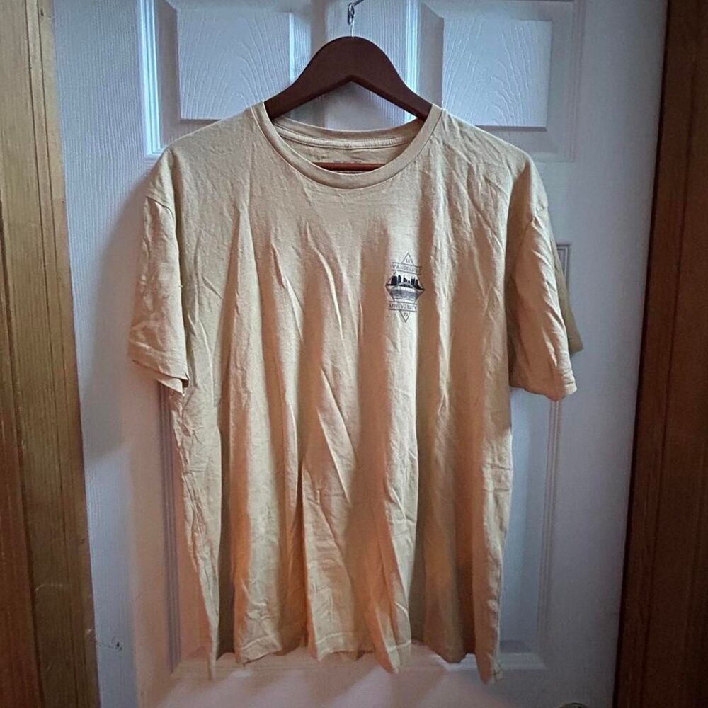 Unbranded Men's Cream and Tan T-shirt